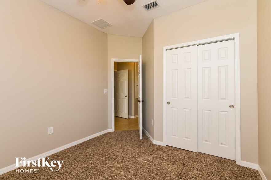 Building Photo - 2481 Sanderling St