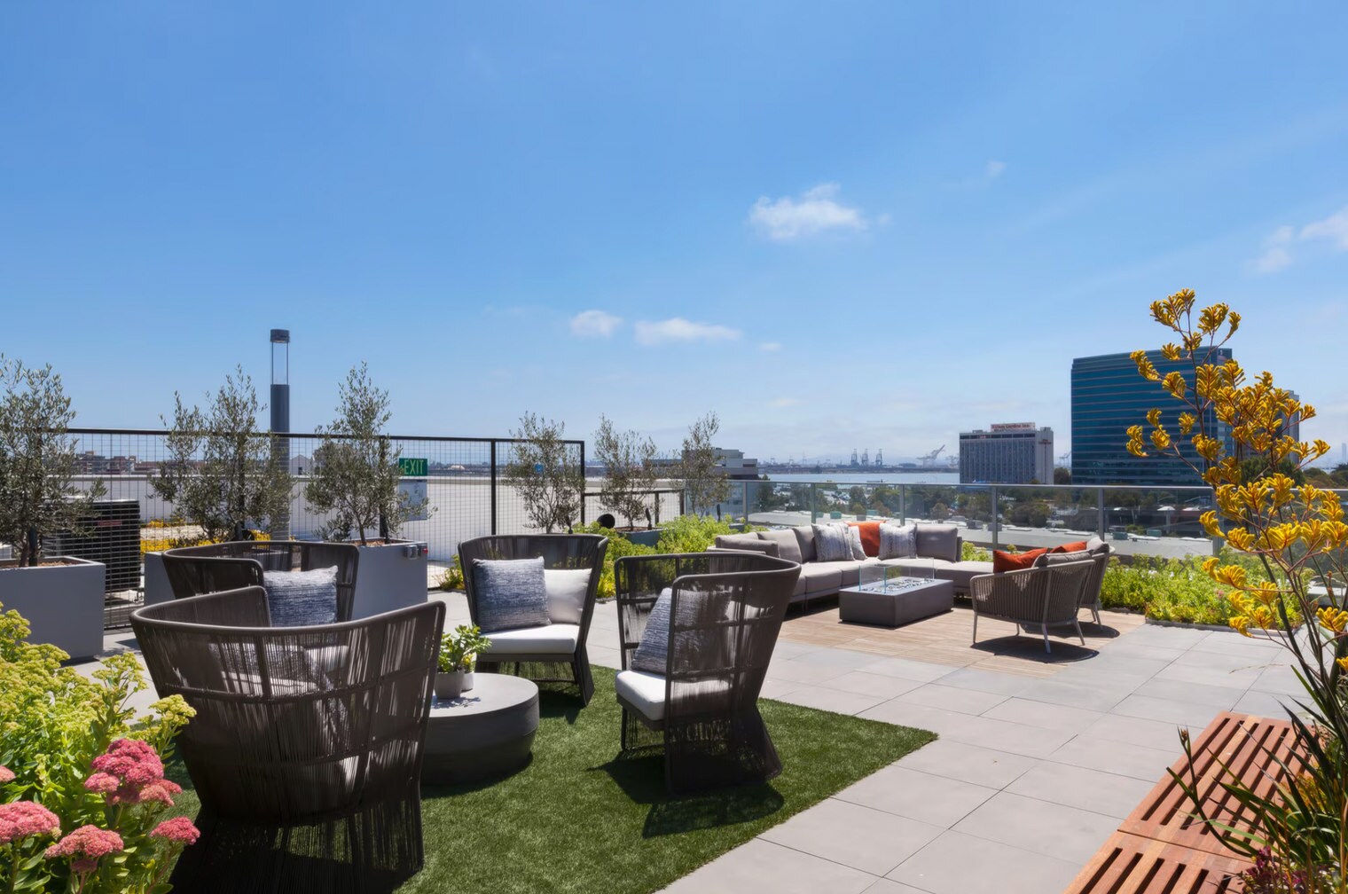 Building Photo - 6301 Shellmound St