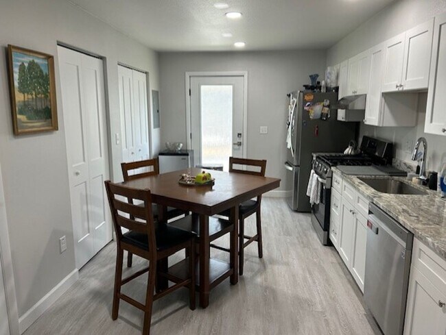 Building Photo - 2 bedroom / 2.5 bath new construction available now!