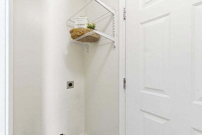 Building Photo - 1127 N Northwood Ave