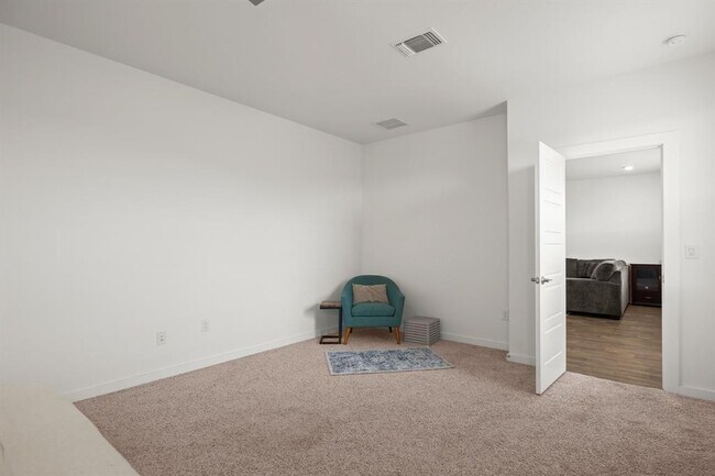 Building Photo - 3024 Egan Dr