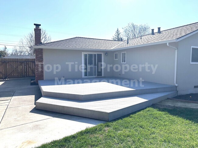 Building Photo - Charming 3 Bed, 2 Bath, 1,266 Sqft Concord House Available NOW For Lease!