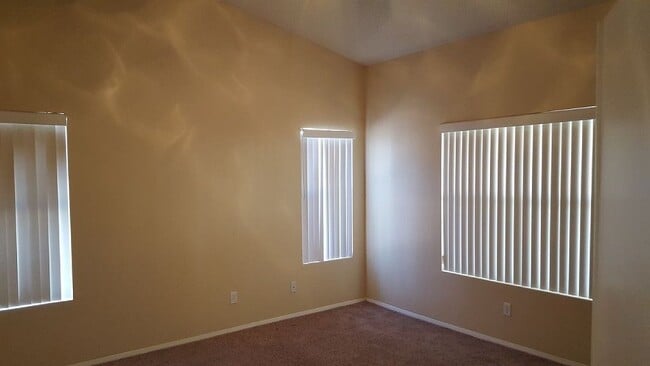 Building Photo - 3122 N 115th Ln