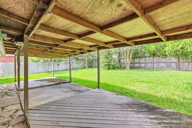 Building Photo - 820 Portsmouth Dr