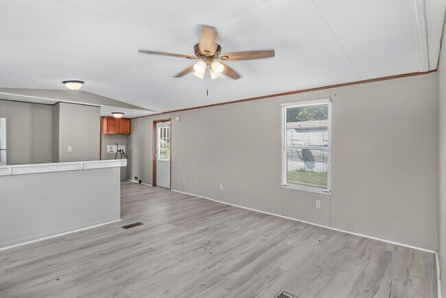 Building Photo - 534 SE 650th Rd