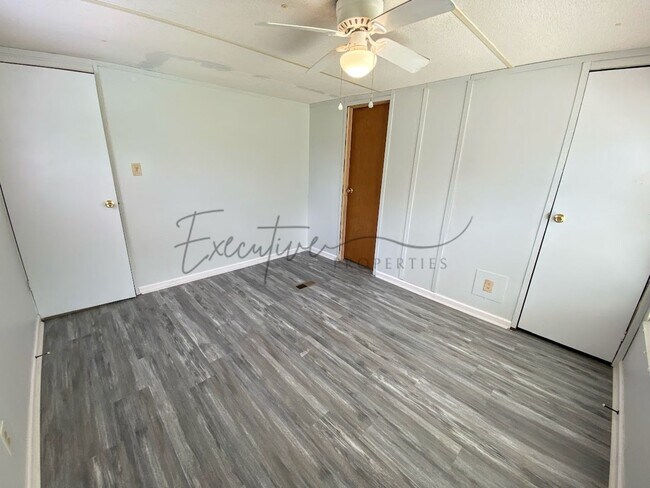 Building Photo - 307 N Kinney Ave