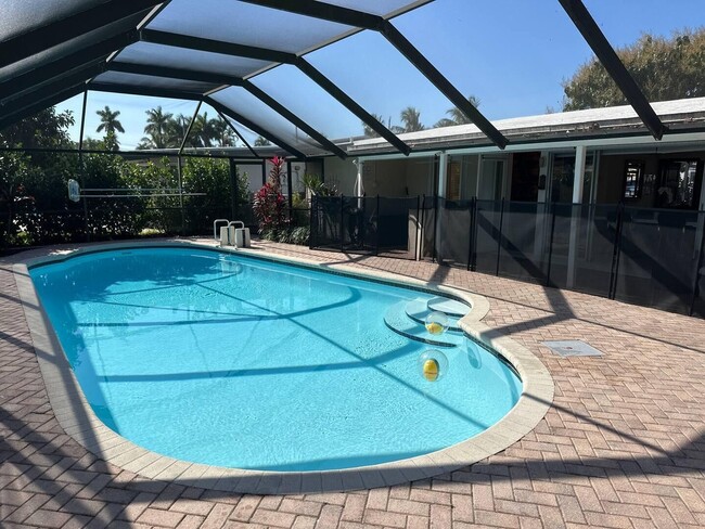 Building Photo - 2524 Gulfstream Ln