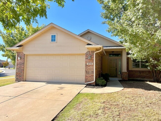 Primary Photo - Home in the VALENCIA neighborhood in Edmond!