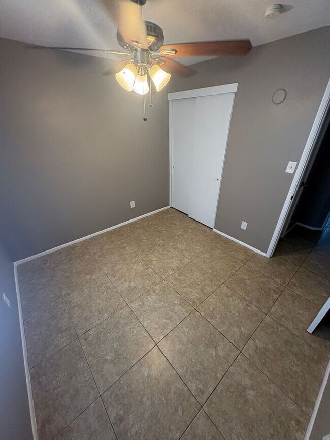 Building Photo - READY TO VIEW NOW! Spacious 3 Bed 1 Bath Home in Phoenix with all New Windows