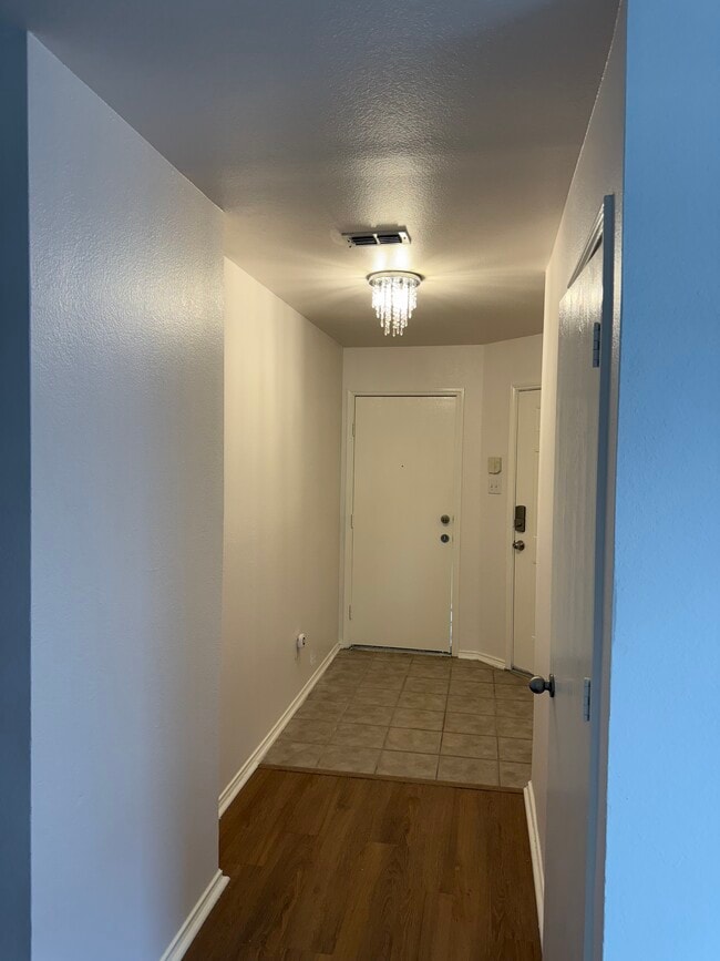 Building Photo - 8913 Quarry Ridge Trail