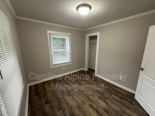 Building Photo - 416 Airline Ext
