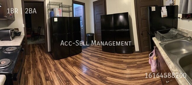 Building Photo - 643 Thomas St SE