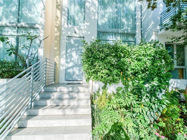 Building Photo - 163 N Shore Dr