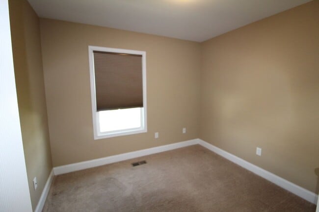 Building Photo - 800 Carson Cir