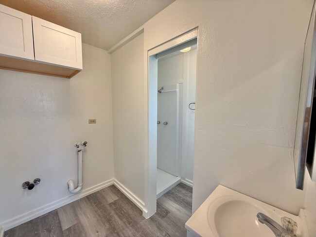 Building Photo - 34 Paina St