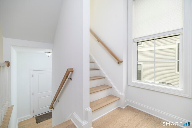Building Photo - 15 E Cross Trail