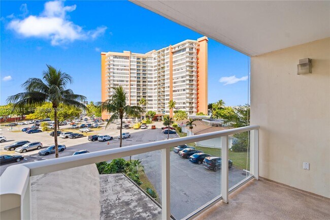 Building Photo - 1351 NE Miami Gardens Dr