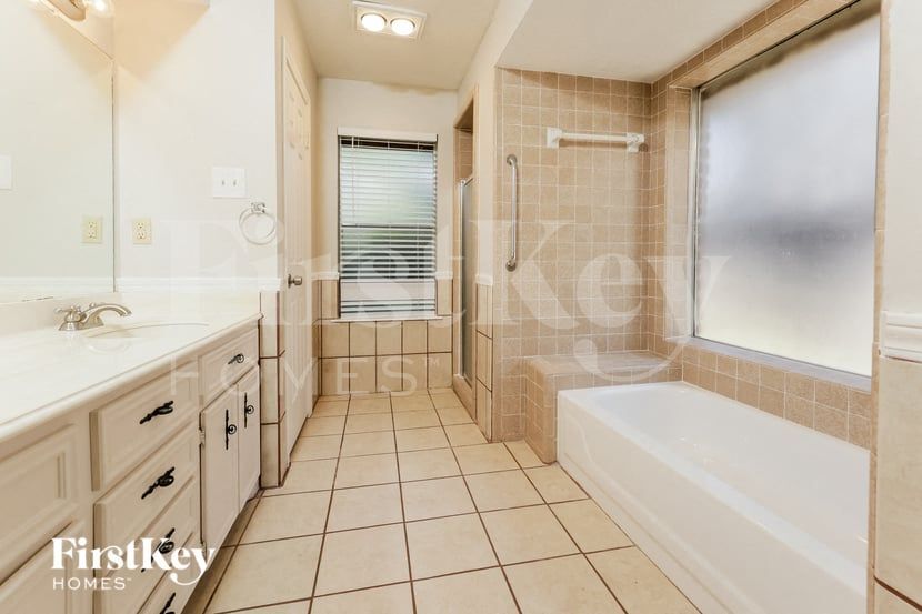 Building Photo - 8334 Burwood Park Dr