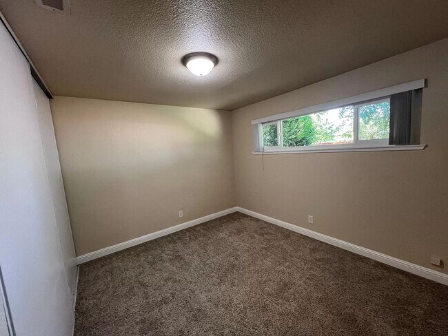 Building Photo - 10528 Coloma Rd