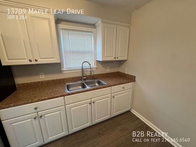 Building Photo - 13709 Maple Leaf Dr