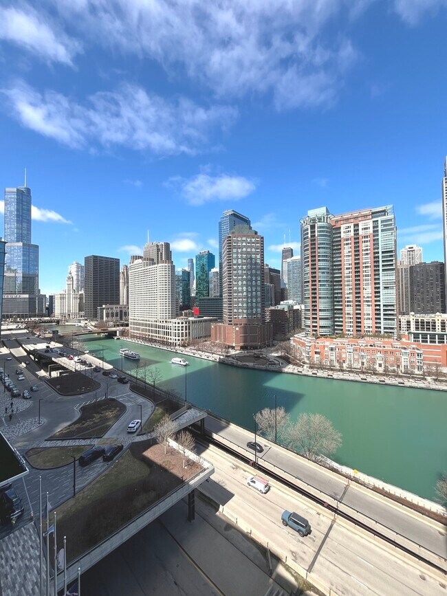 Building Photo - 420 E Waterside Dr