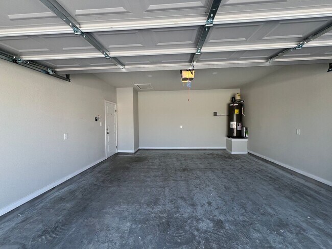 Building Photo - Luxury duplex in Seguin!