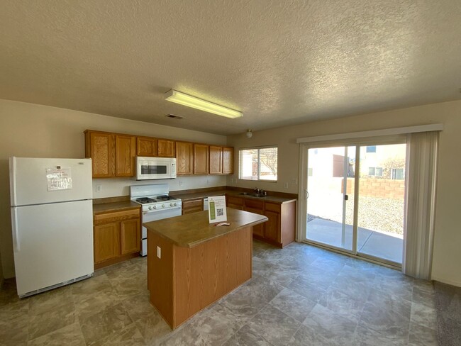 Building Photo - 3 Bedroom Home Near Unser Blvd SW & Tower ...