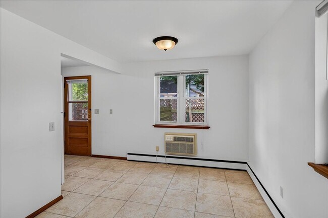 Building Photo - 5809 Raymond Rd