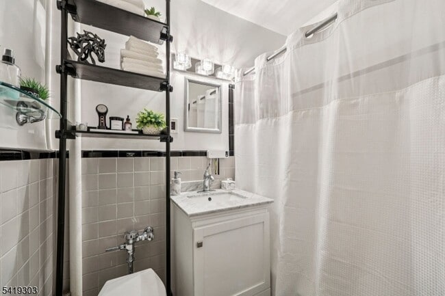 Building Photo - 5 Roosevelt Pl