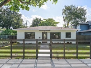 Building Photo - 4020 NW 1st Ave