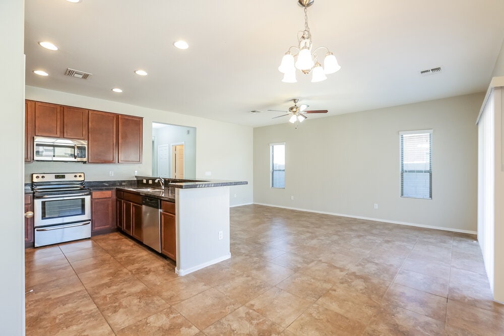 Building Photo - 7907 S 50th Ln