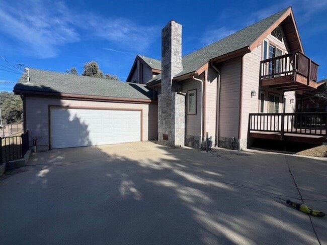 Building Photo - Charming Frazier Park Home Filled With Natural Light