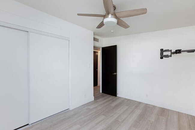 Building Photo - Stylish 4-Bedroom Single-Story Home with M...