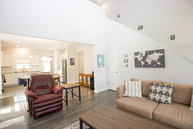 Building Photo - 3000 Wilton Wy