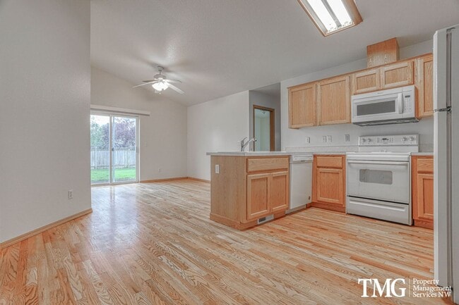 Building Photo - Beautiful Orchards Home with Spacious Layout