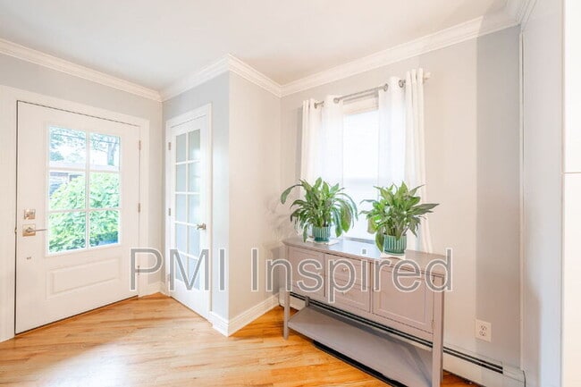 Building Photo - 446 Monmouth Ave
