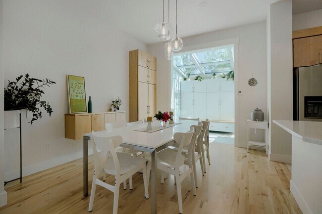 Building Photo - Gorgeous 4 Bedroom Home in NW Indian Peaks Neighborhood. Hardwood floors, Wine Closet and More