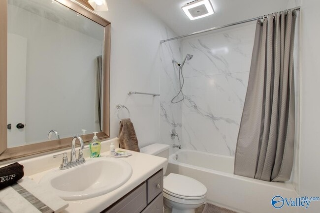 Building Photo - 210 Cypress Creek Dr