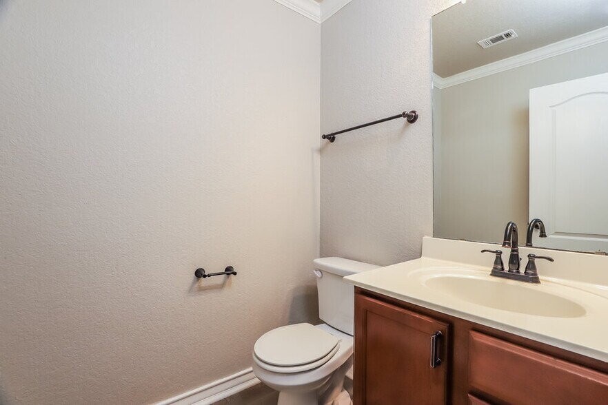 Building Photo - 7727 Heavenly Arbor