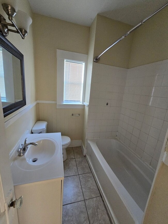 Building Photo - Nice 2 Bedroom & Large extra room that you...