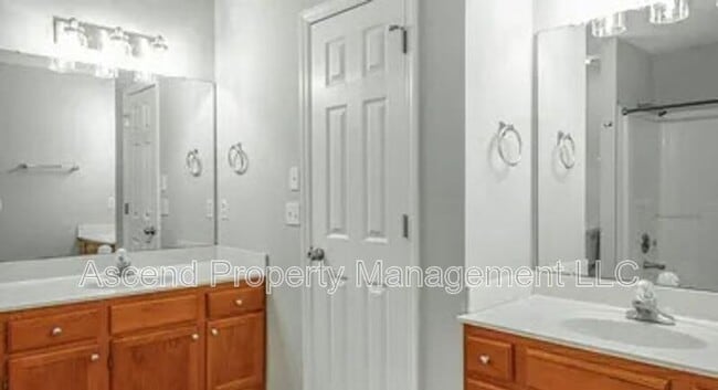 Building Photo - 10142 Baker Boy Dr