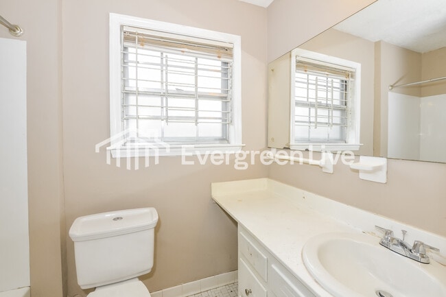 Building Photo - 3332 Clearbrook St