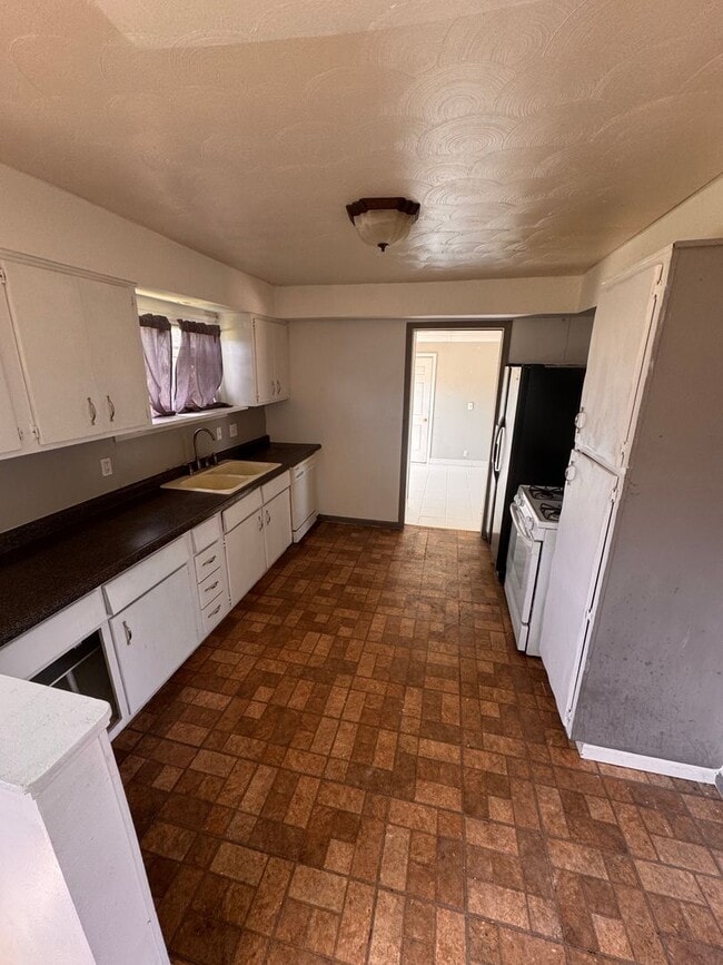 Building Photo - 3 Bed 1 Bath HOUSE