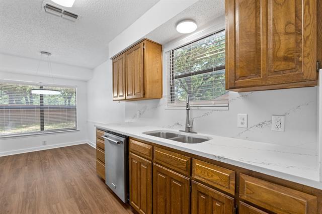 Building Photo - 6007 Brentcove Dr