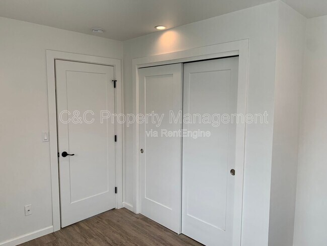 Building Photo - 628 Eardley Ave