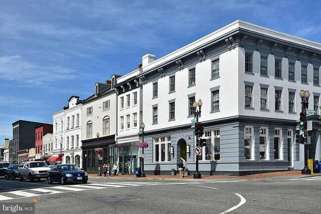 Building Photo - 1045 31st St NW