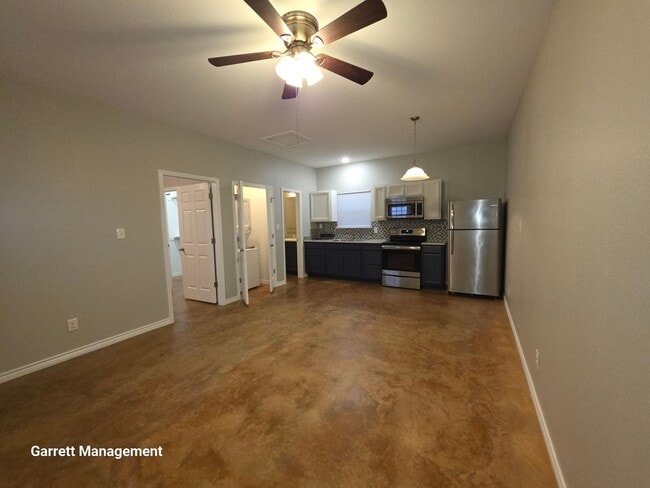 Building Photo - 1/1 House in the Country