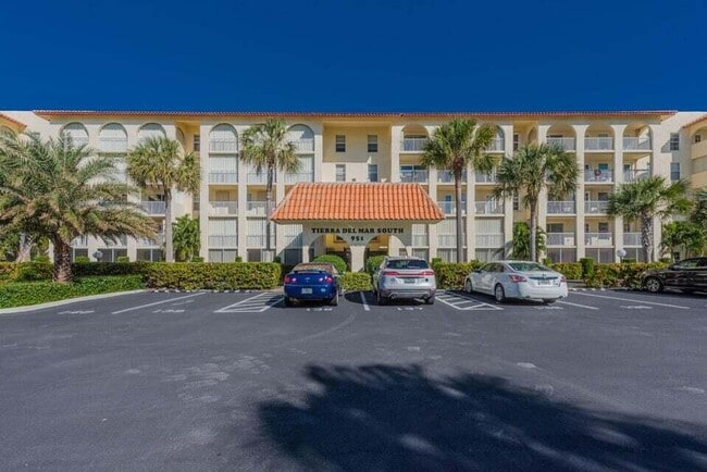 Building Photo - 951 De Soto Rd