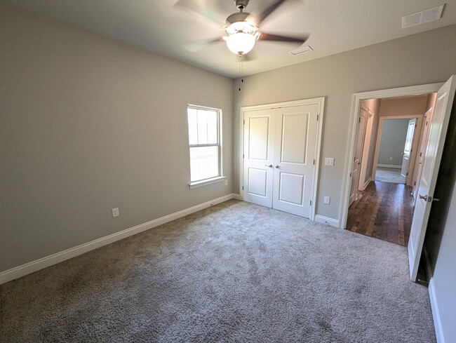 Building Photo - 8934 E River Dr
