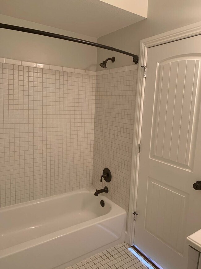 Building Photo - Charming 2 Bed, 1 Bath Home in Centerville